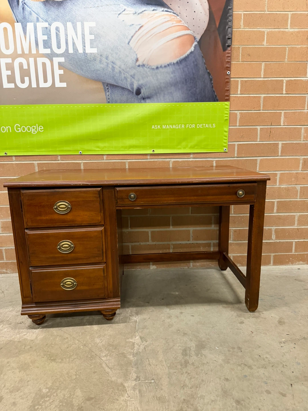 Wooden Desk withPullout Shelf