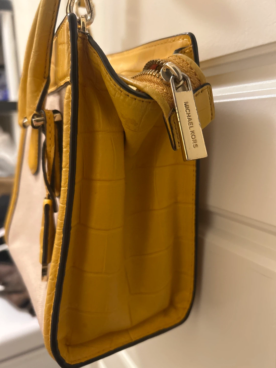 MICHAEL KORS Colette Ecru Leather Medium Canvas Messenger - photo 3