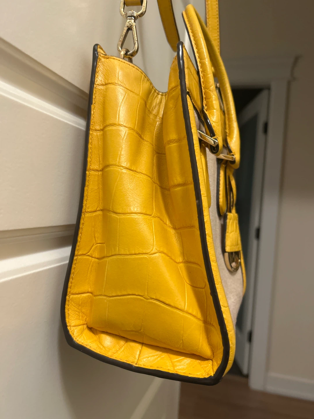 MICHAEL KORS Colette Ecru Leather Medium Canvas Messenger - photo 4