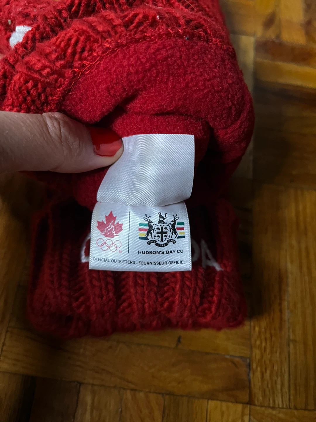 Hudson's Bay Canada Mittens - Adult S/M - photo 3