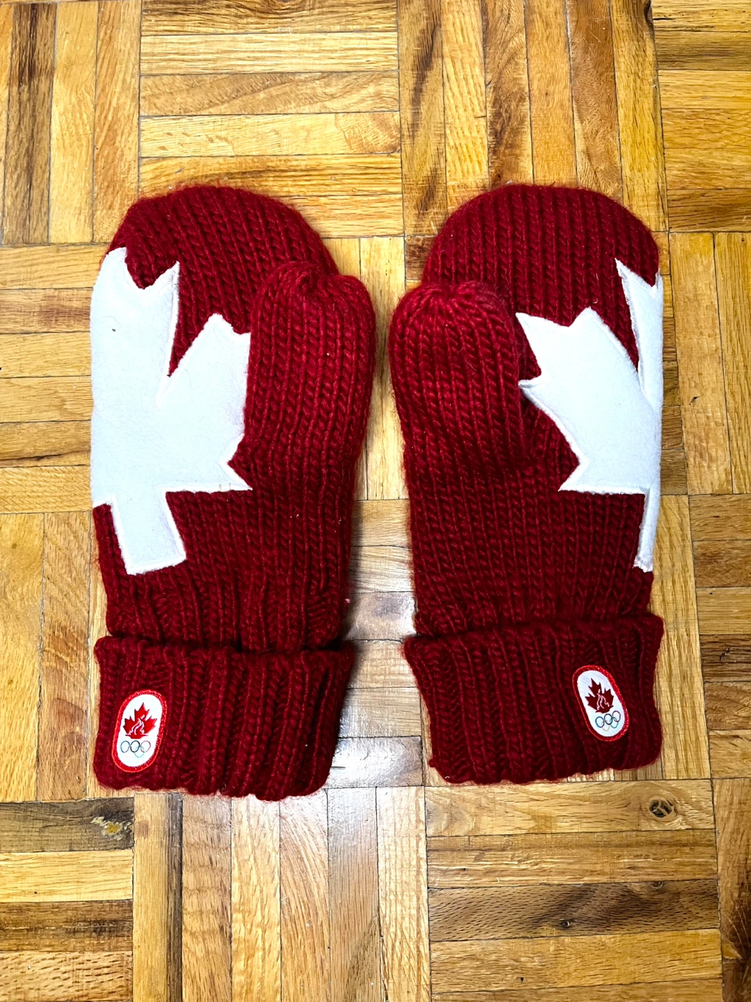 Hudson's Bay Canada Mittens - Adult S/M - photo 2