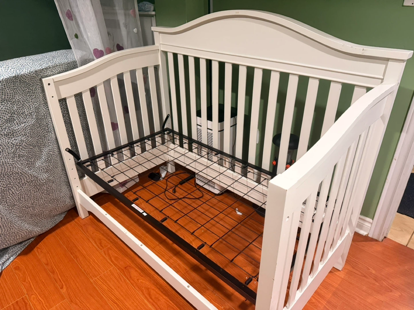 Convertible White Baby Crib with Mattress & Mobile - photo 5