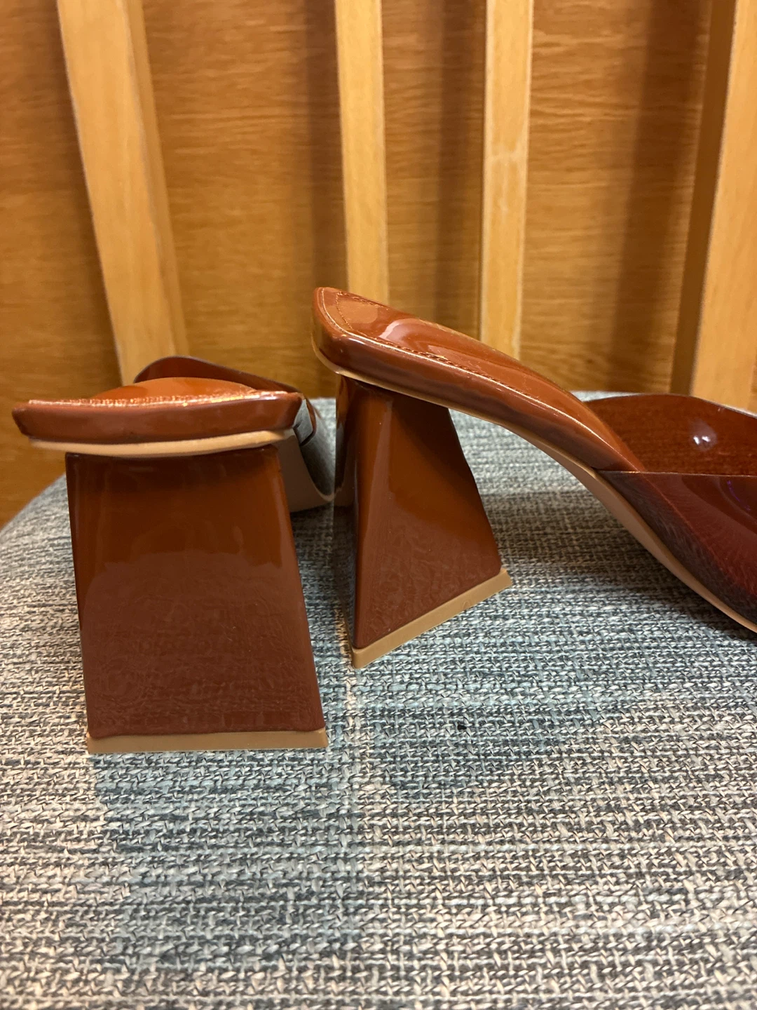 New Glamorous Patent Triangle Heeled Mules Size 8 - photo 3