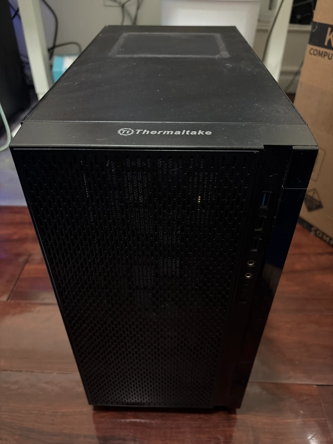 Thermaltake Computer Case H18 + pwr supply - photo 3