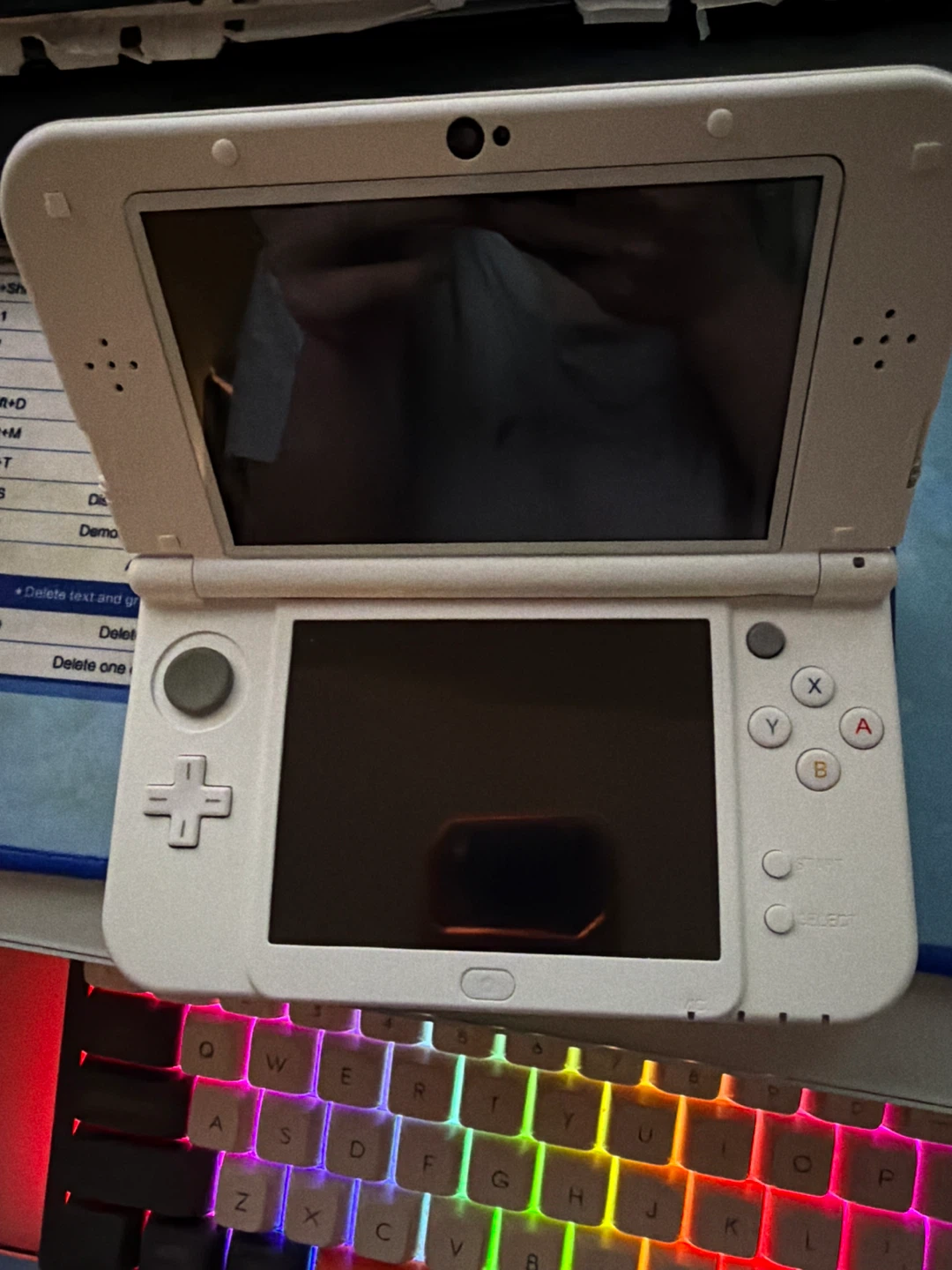 New Nintendo 3DS XL - White - photo 3