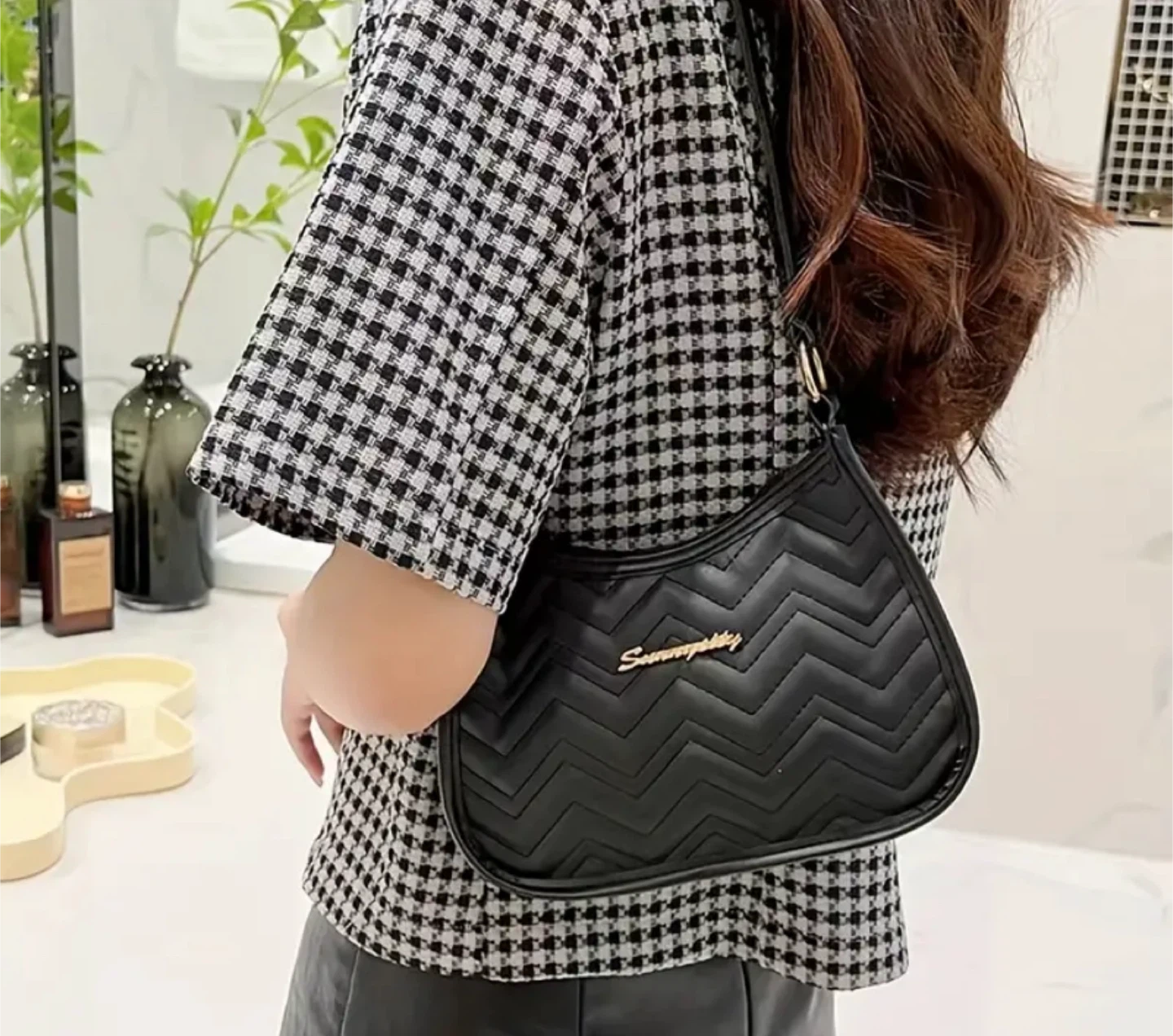 New ! Seoulsista Black Chevron Shoulder Bag