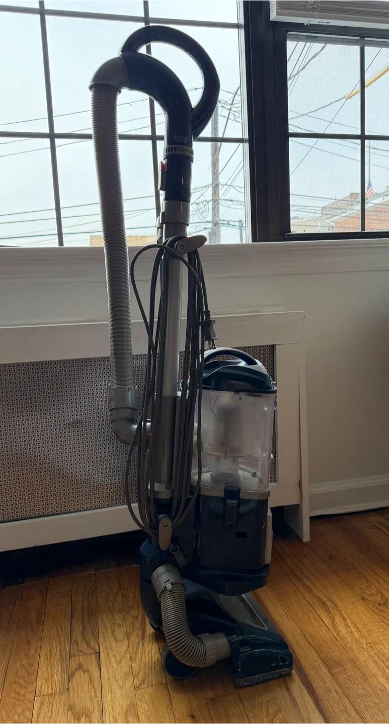 Shark Navigator Lift-Away Deluxe Vacuum - photo 2