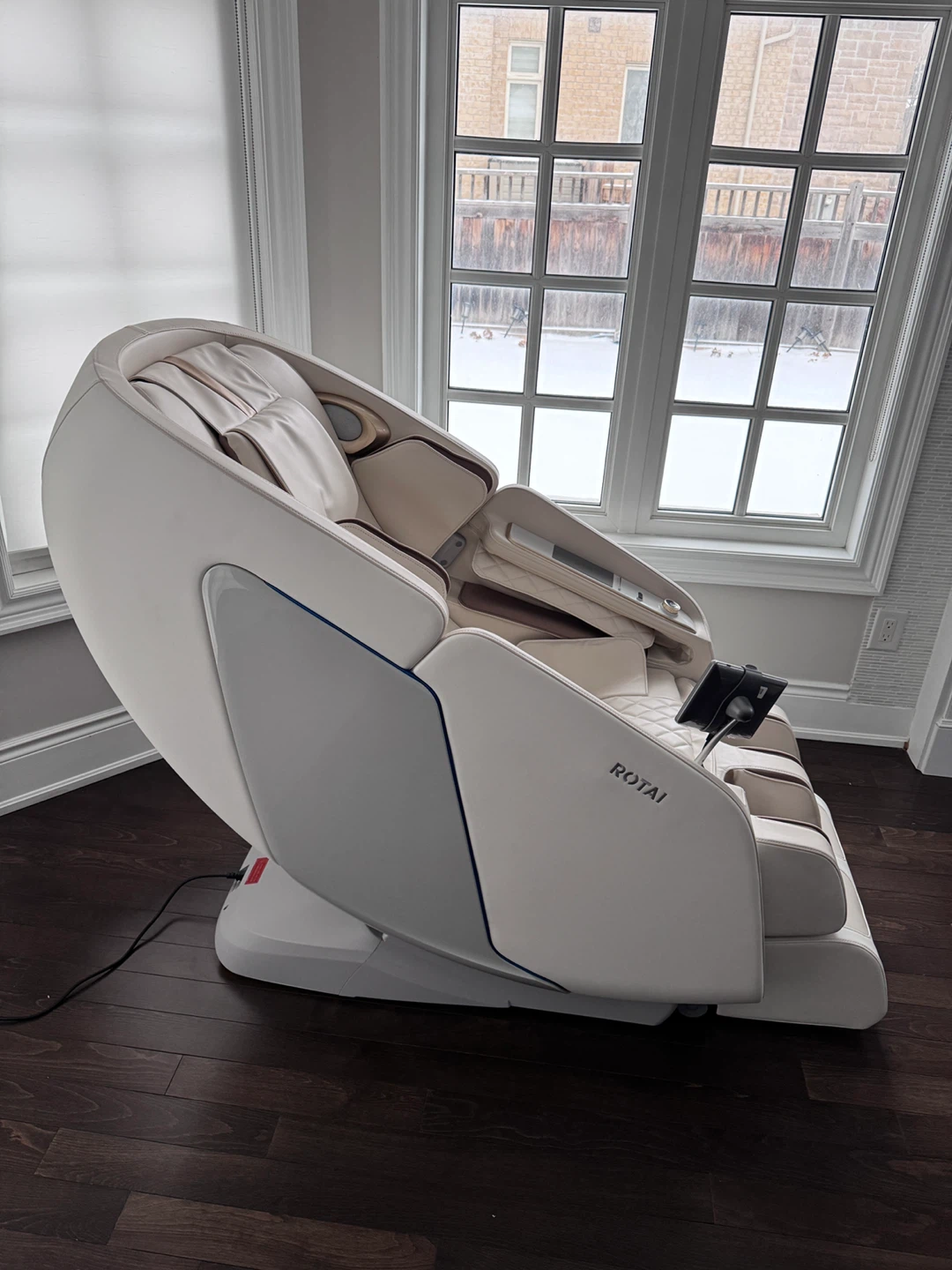 Rotai Massage Chair - Beige/White
