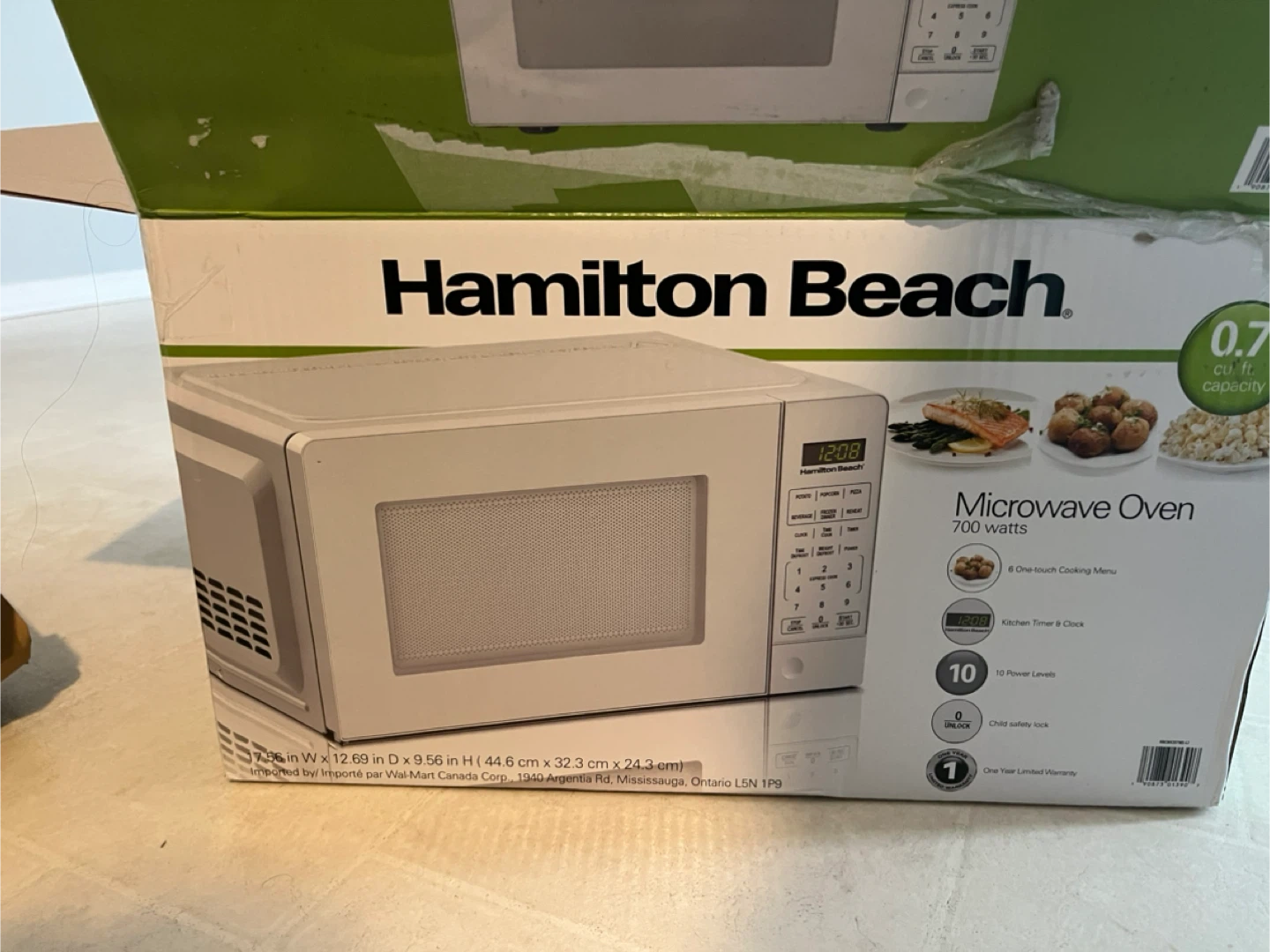 Hamilton Beach 0.7 cu ft Microwave Oven - Like New! - photo 3
