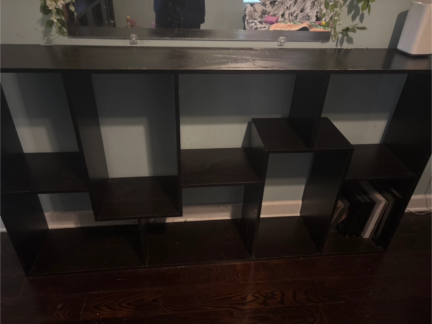 Furniture stand / plant stand as seen in pictures.