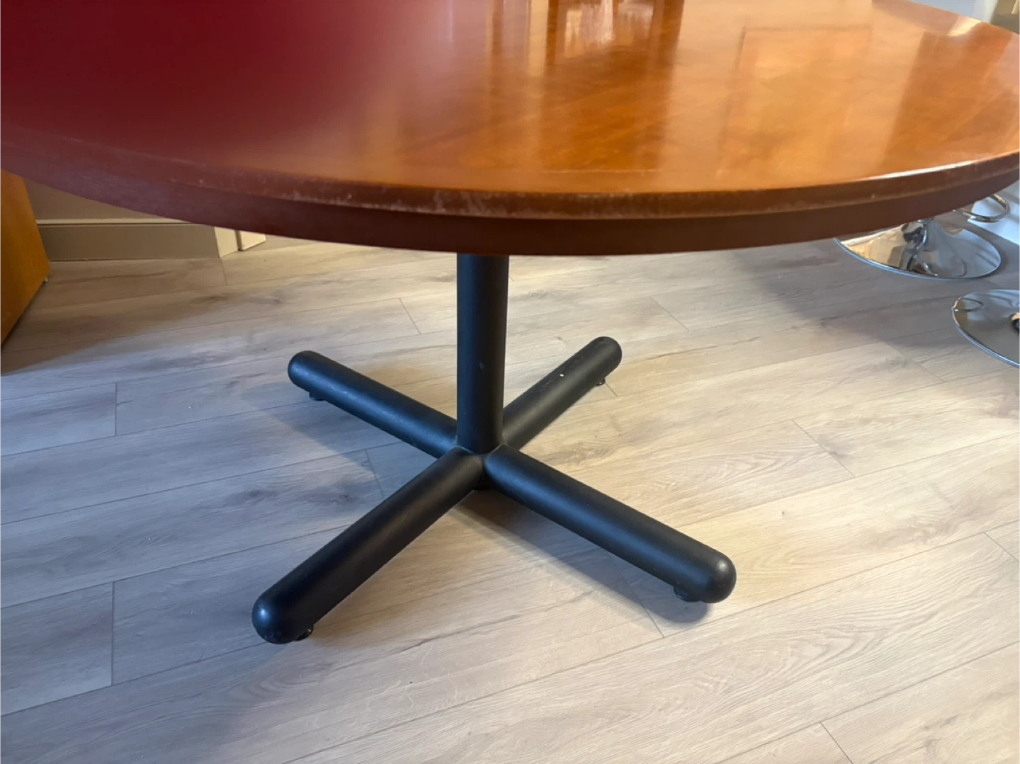 Round Wooden Dining Table - photo 3