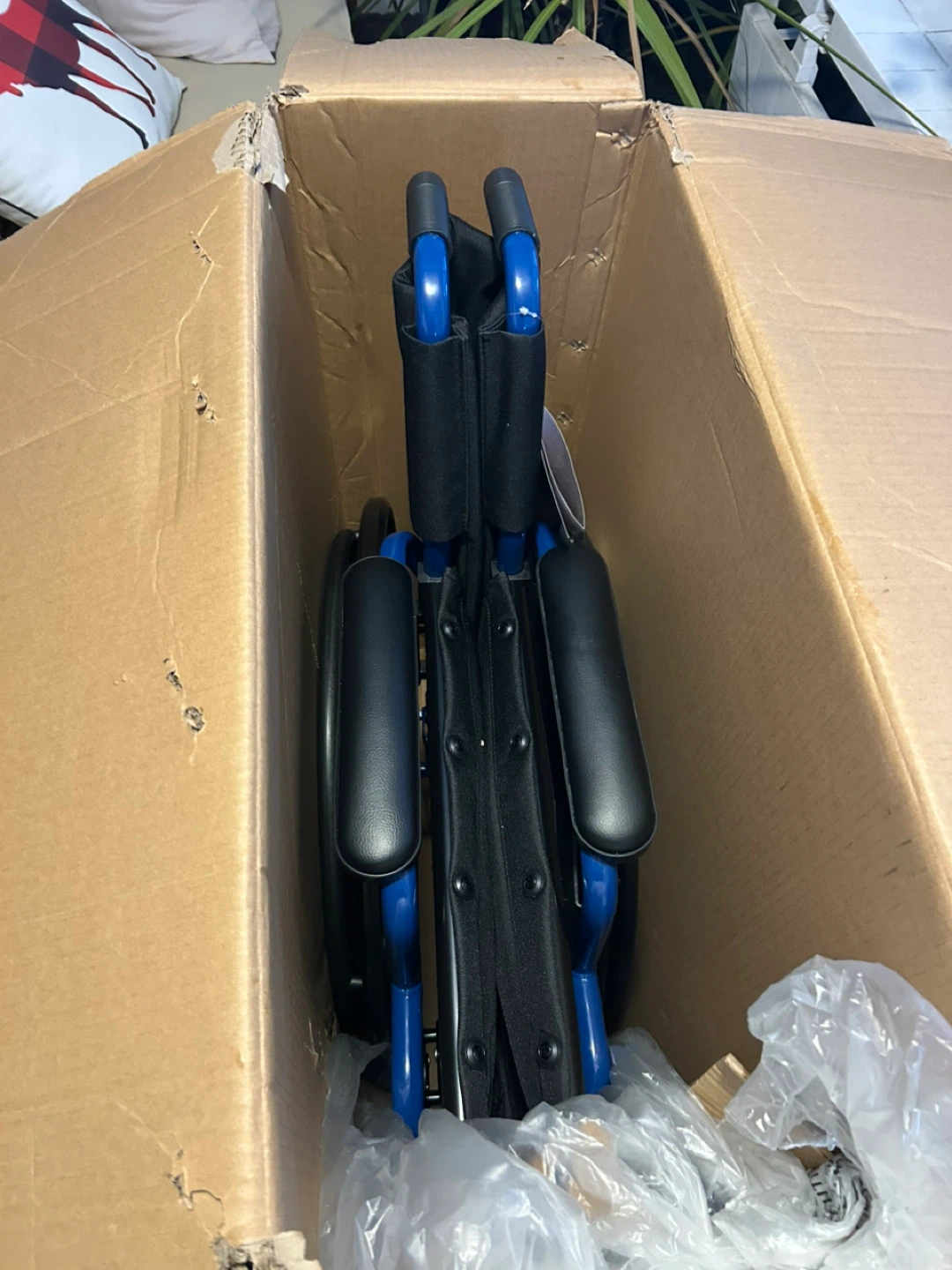 Drive Medical Blue Wheelchair FE46298 - New in Box! - photo 4
