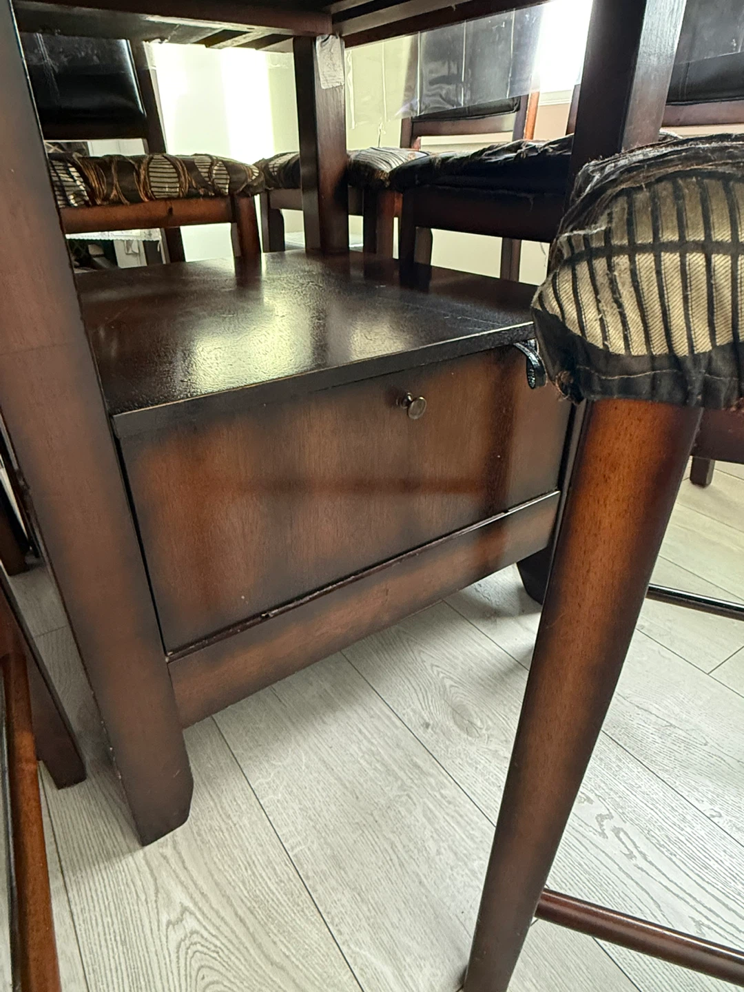 Dining Table with 8 chairs