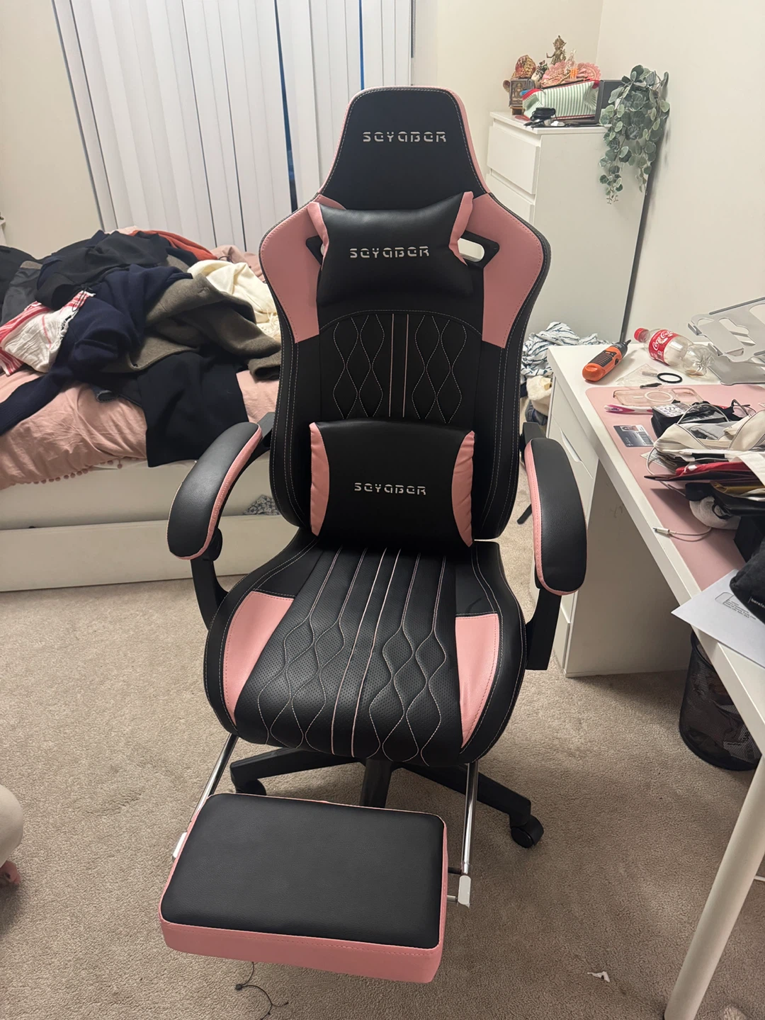 Soyabor Gaming Chair - Black & Pink