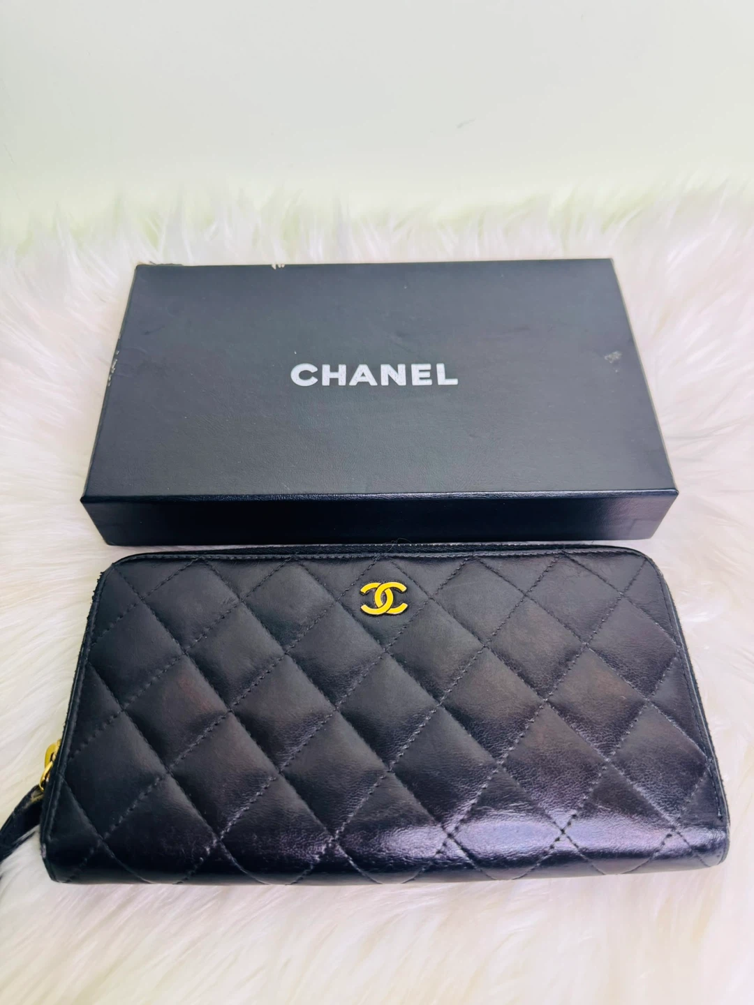 Chanel Black Quilted Wallet - photo 5