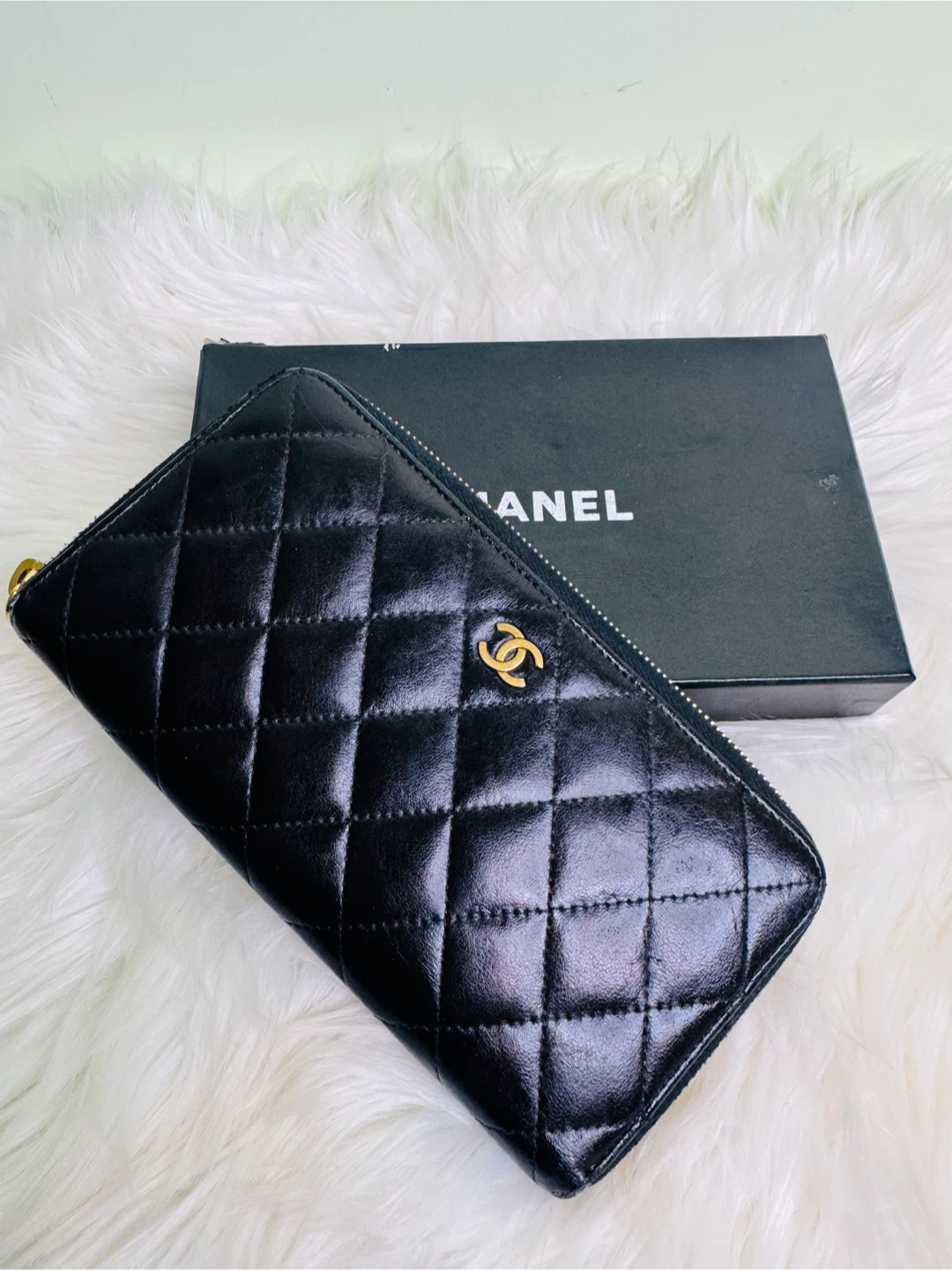 Chanel Black Quilted Wallet - photo 2