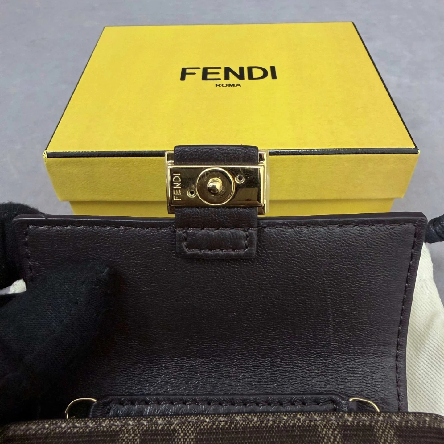 Fendi Nano Baguette Tess.Vetrificato FF 1974 Mogano - photo 3