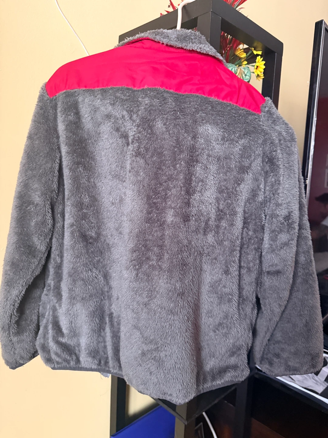 Bocini Gray & Red Fleece Jacket (L) - photo 3