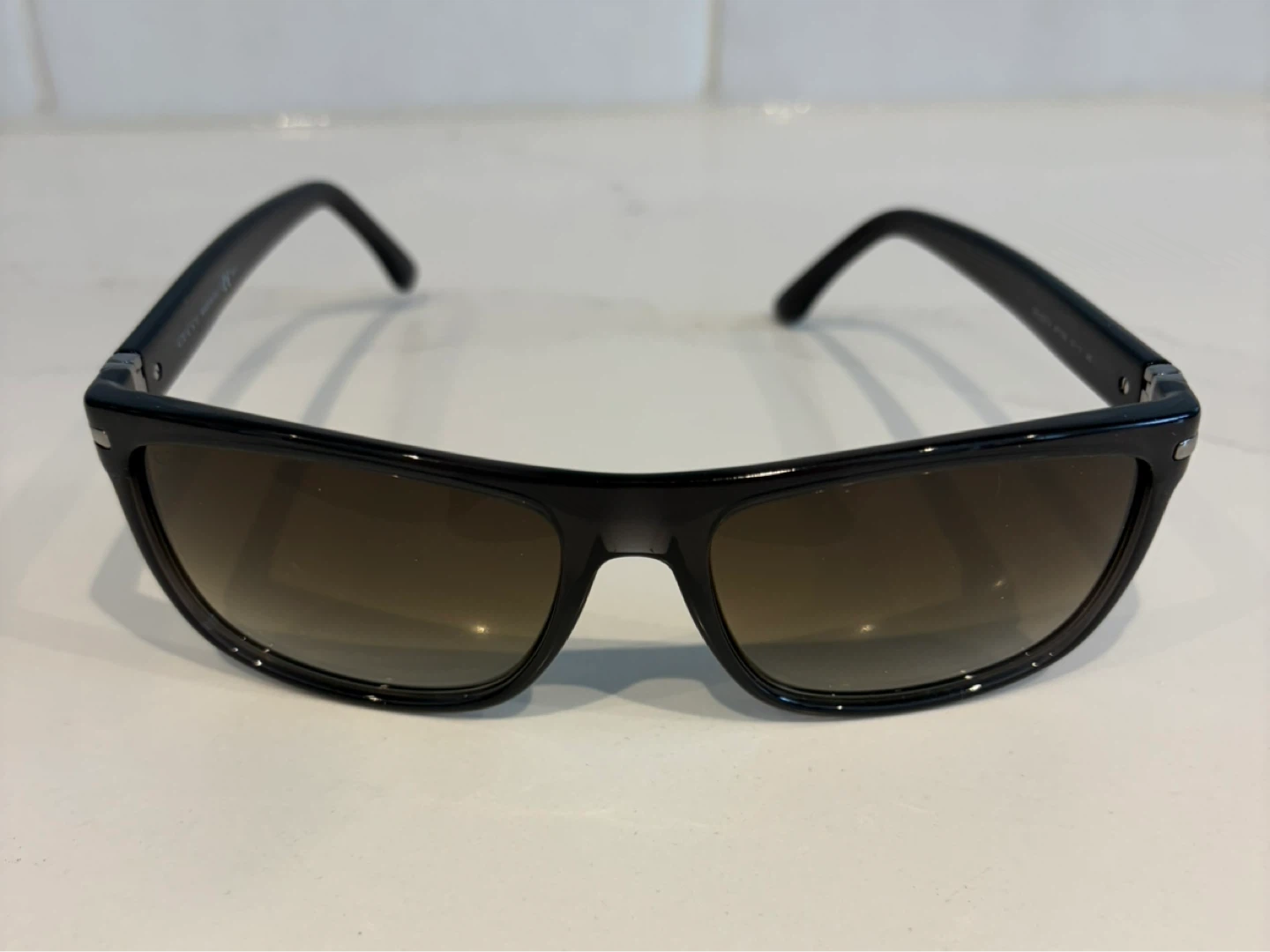 Gucci Black Sunglasses with Case - photo 2