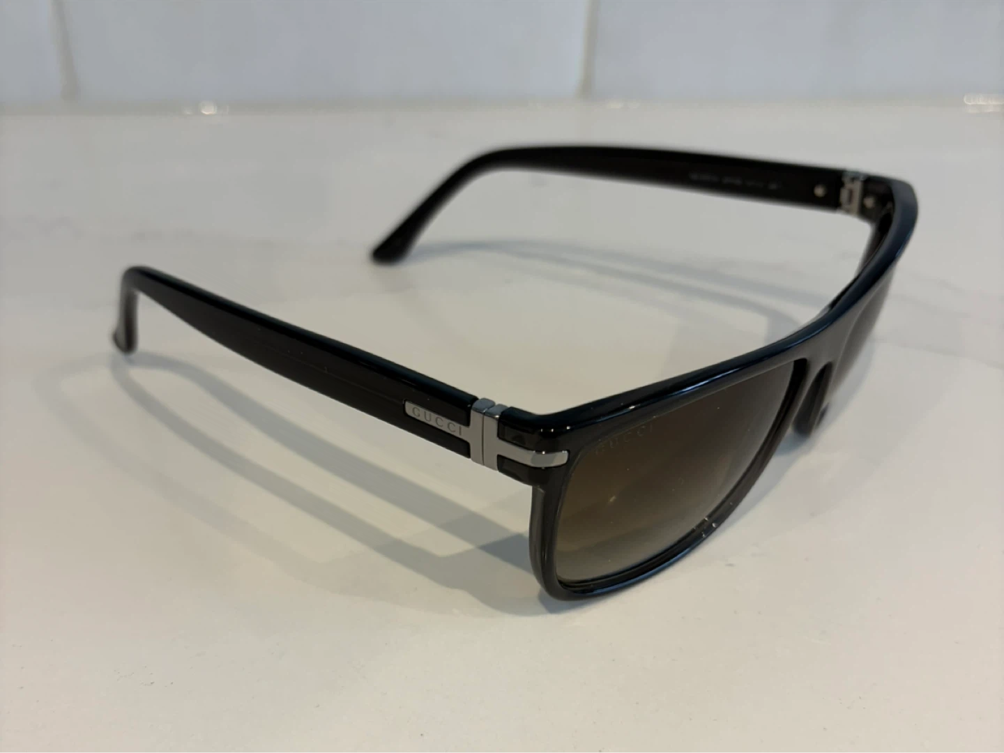 Gucci Black Sunglasses with Case - photo 3