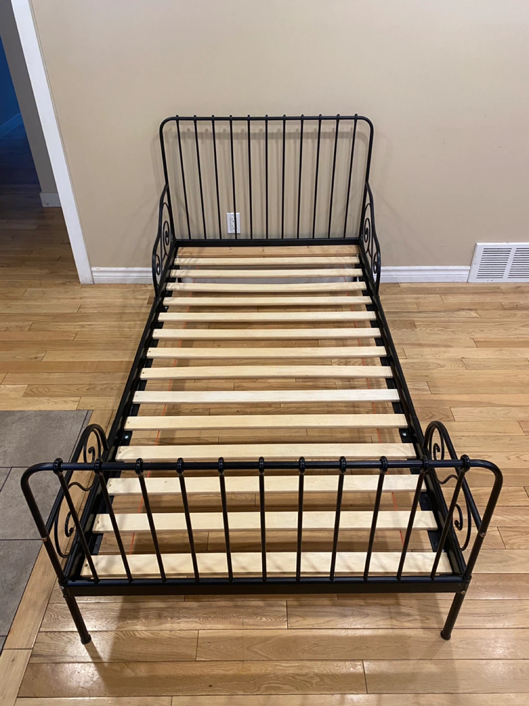 IKEA MINNEN Extendable Twin Bed in Black (CAN DELIVER)