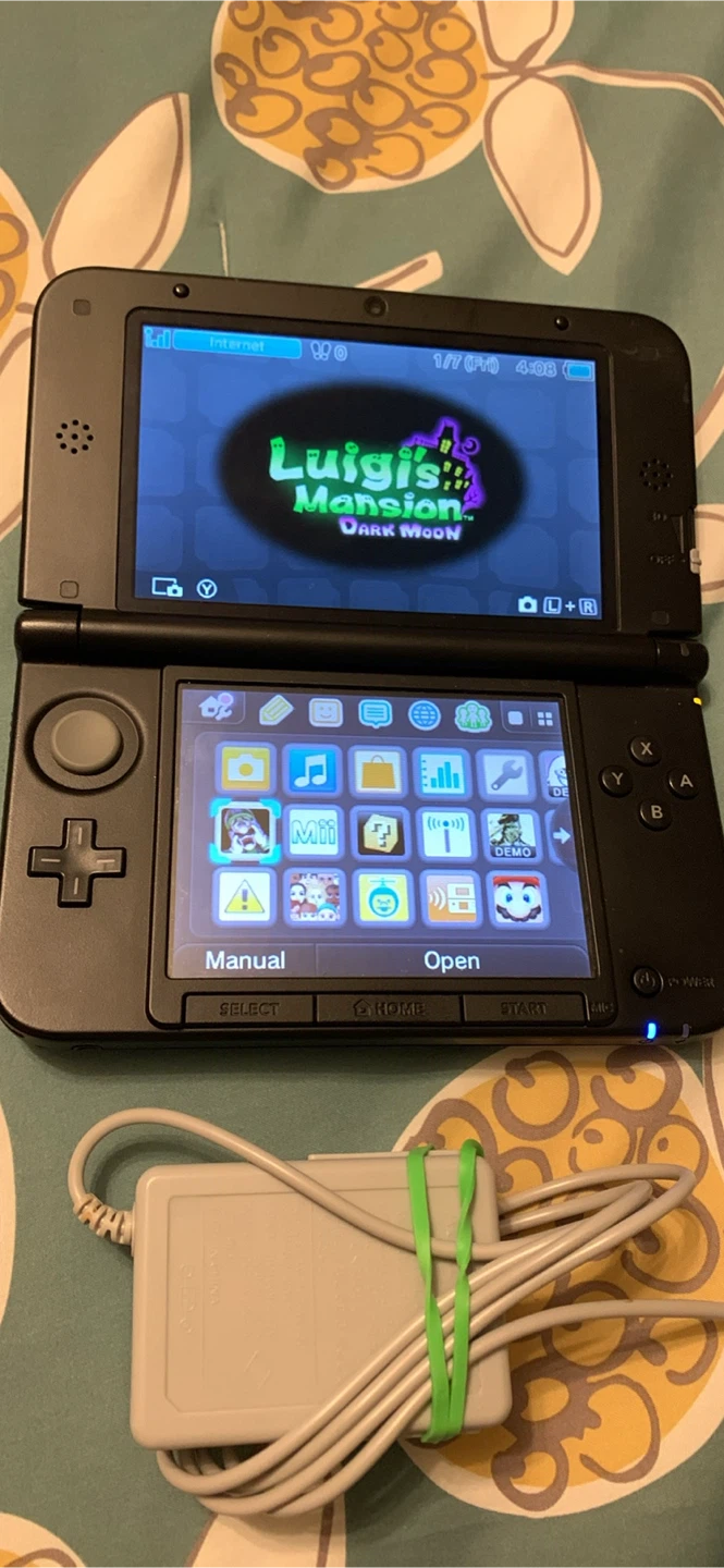Nintendo 3DS Black with Charger