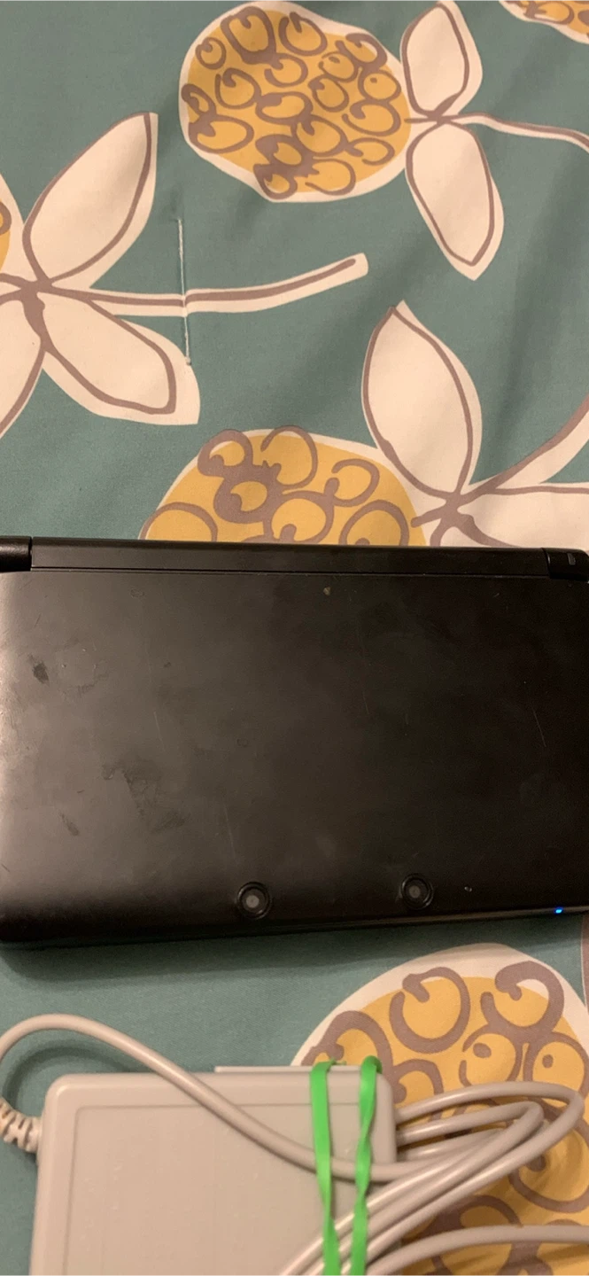 Nintendo 3DS Black with Charger - photo 2