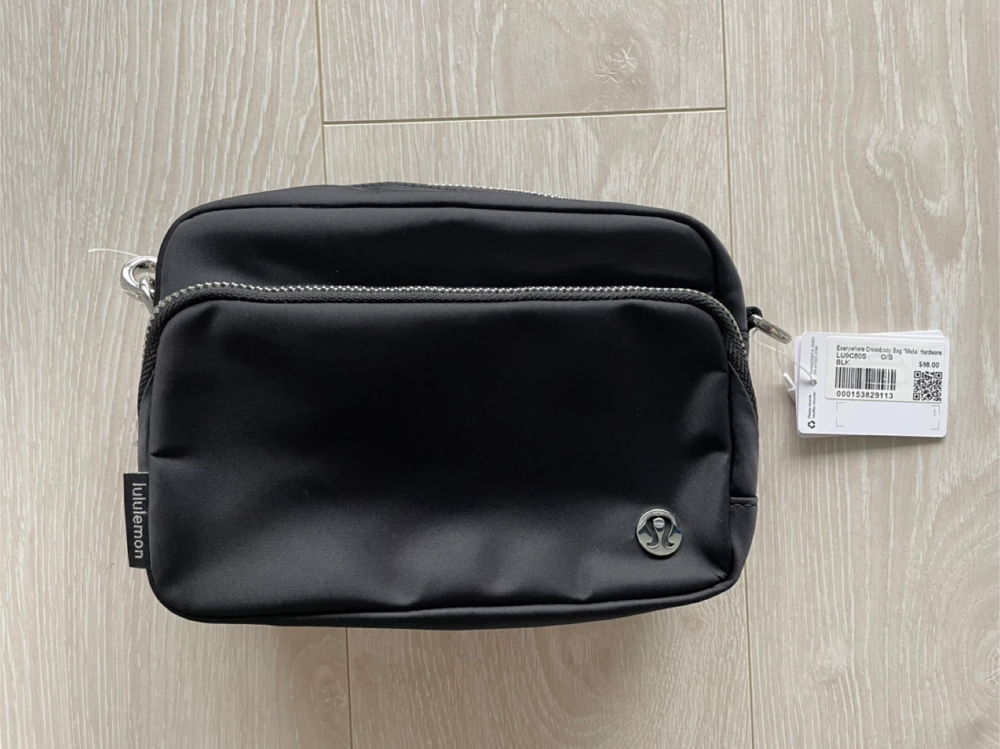 (New)Lululemon Everywhere Crossbody Bag 2L - Black color