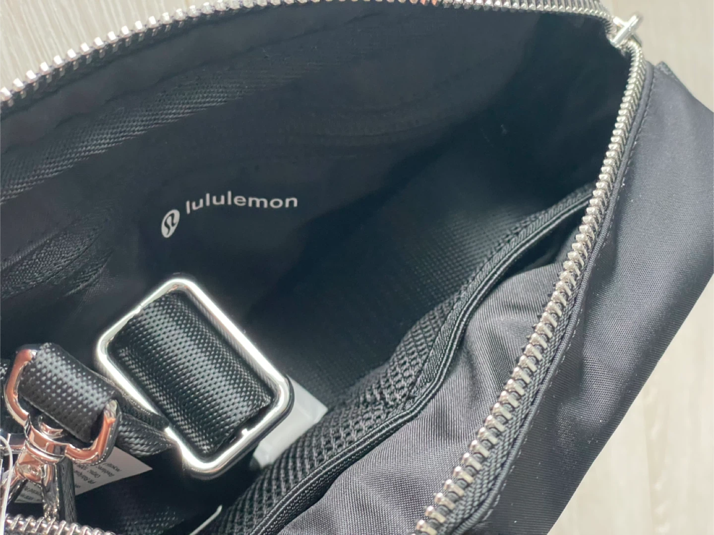 (New)Lululemon Everywhere Crossbody Bag 2L - Black color - photo 4