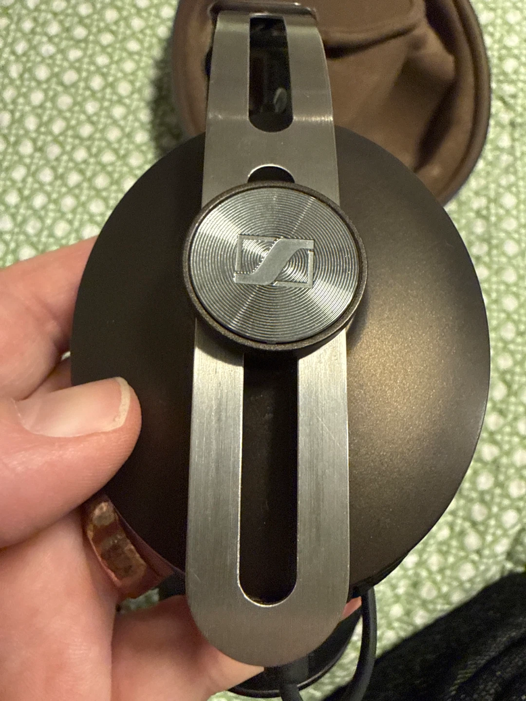 Sennheiser Momentum Headphones in brown with case - photo 3