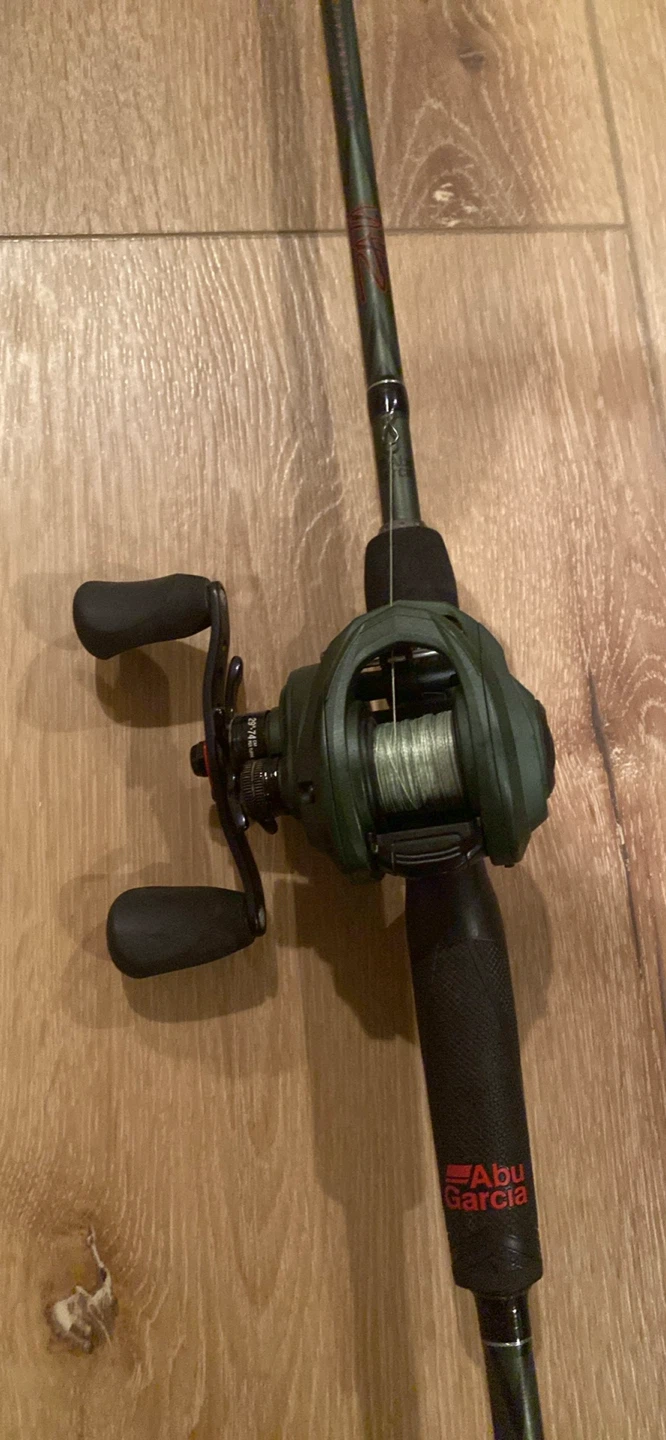 Abu Garcia bait-caster with 20lb braided line - photo 2