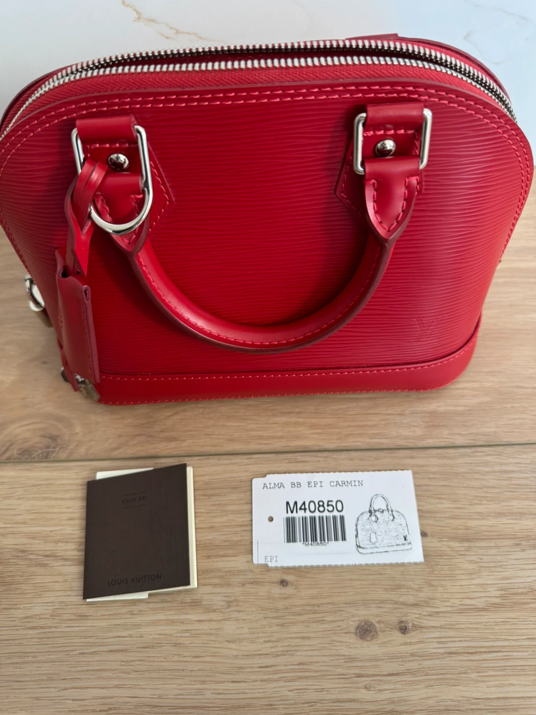 Louis Vuitton Alma BB Epi Carmin - photo 4
