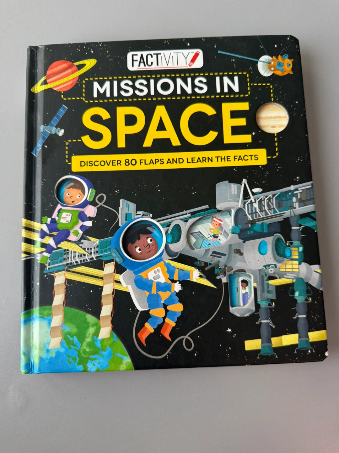 Missions in space Factivity book for kids