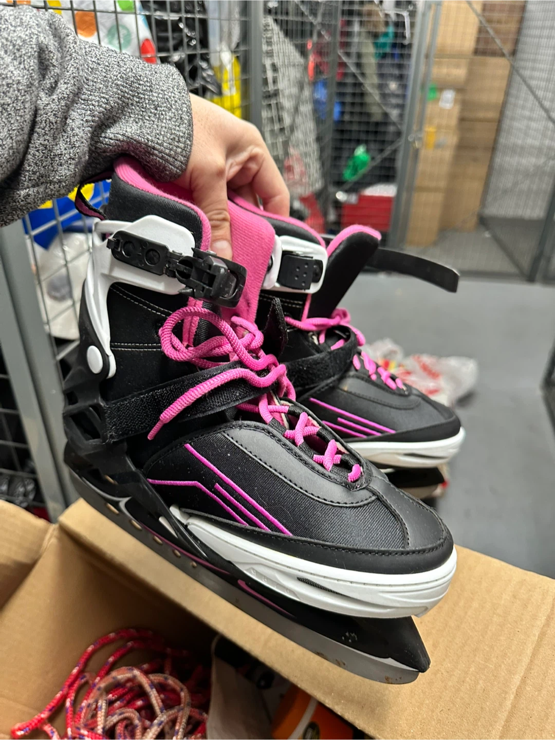 Black & Pink Ice Skates - Size US 6-9 - photo 3
