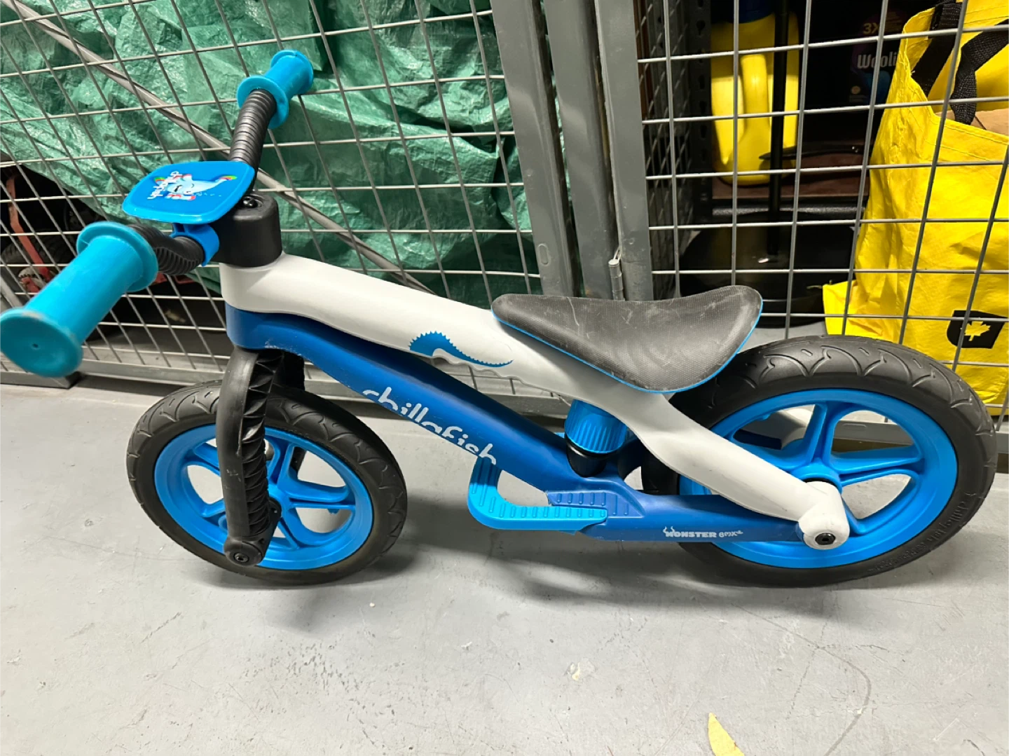 Chillafish BMXie Balance Bike - Blue & White