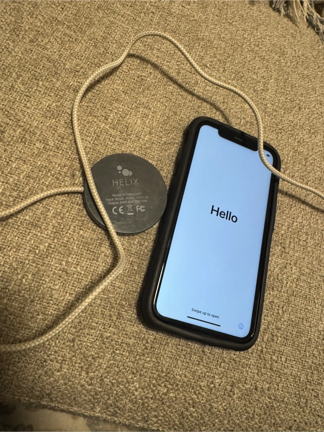 iPhone XR 64gb- case - charger