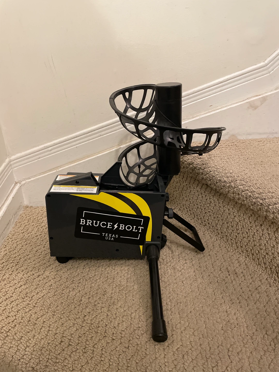 SKLZ Bruce Bolt soft toss Pitching Machine - photo 2