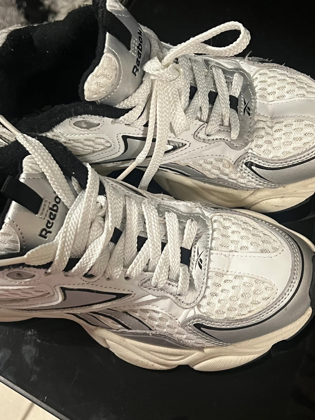 Reebok White/Silver Sneakers - Size 9 US