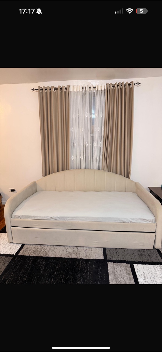 Beige Daybed with Trundle