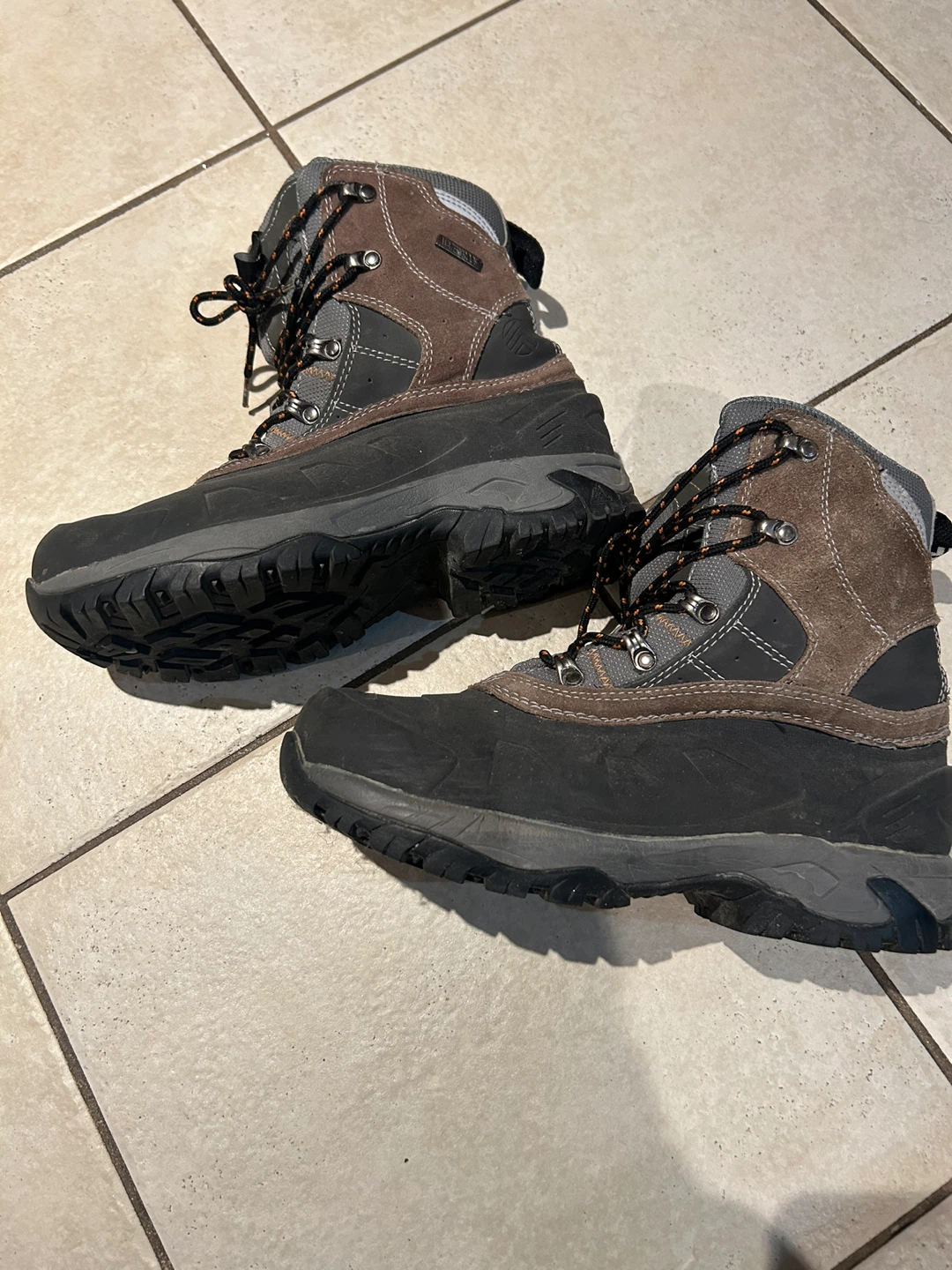 Banff Trail Winter Boots - Men's Size 8 - photo 3