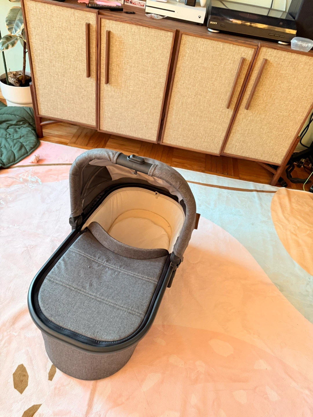 Uppababy Bassinet – Excellent Condition