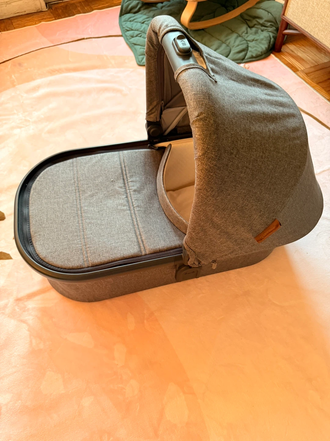 Uppababy Bassinet – Excellent Condition - photo 2