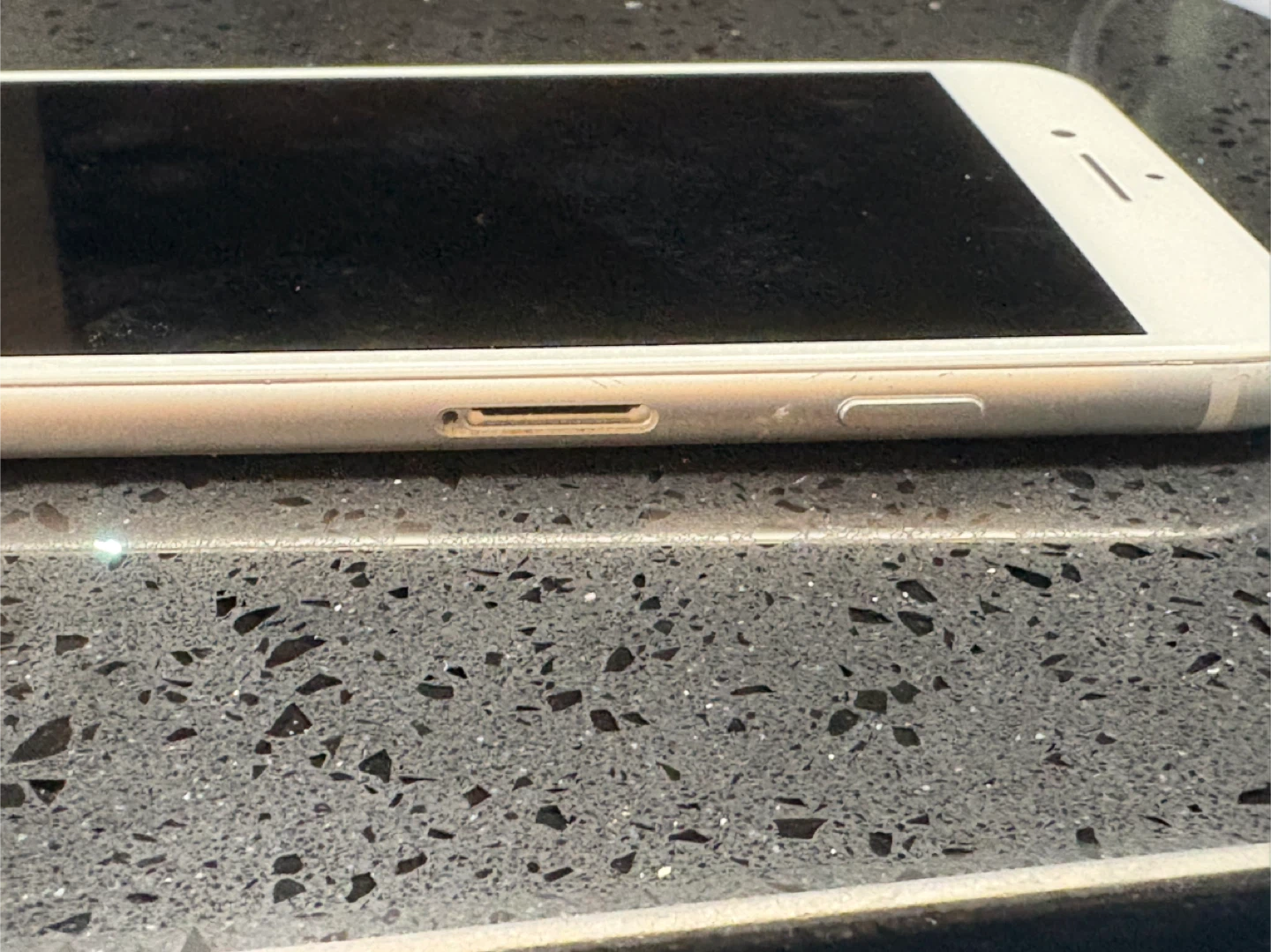 Apple iPhone 8  for parts or repair - photo 4
