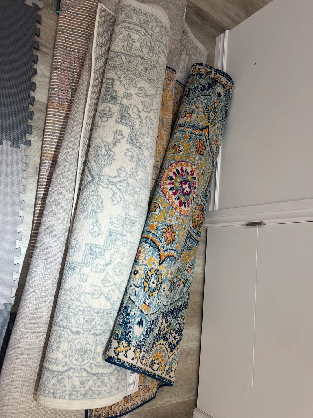 Area Rugs - Assorted Colours - photo 2
