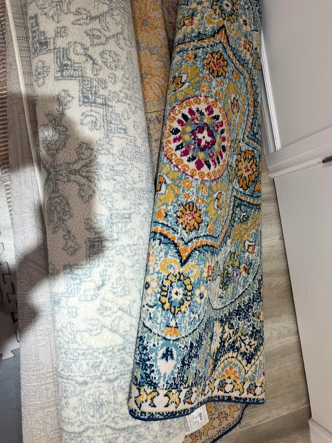 Area Rugs - Assorted Colours