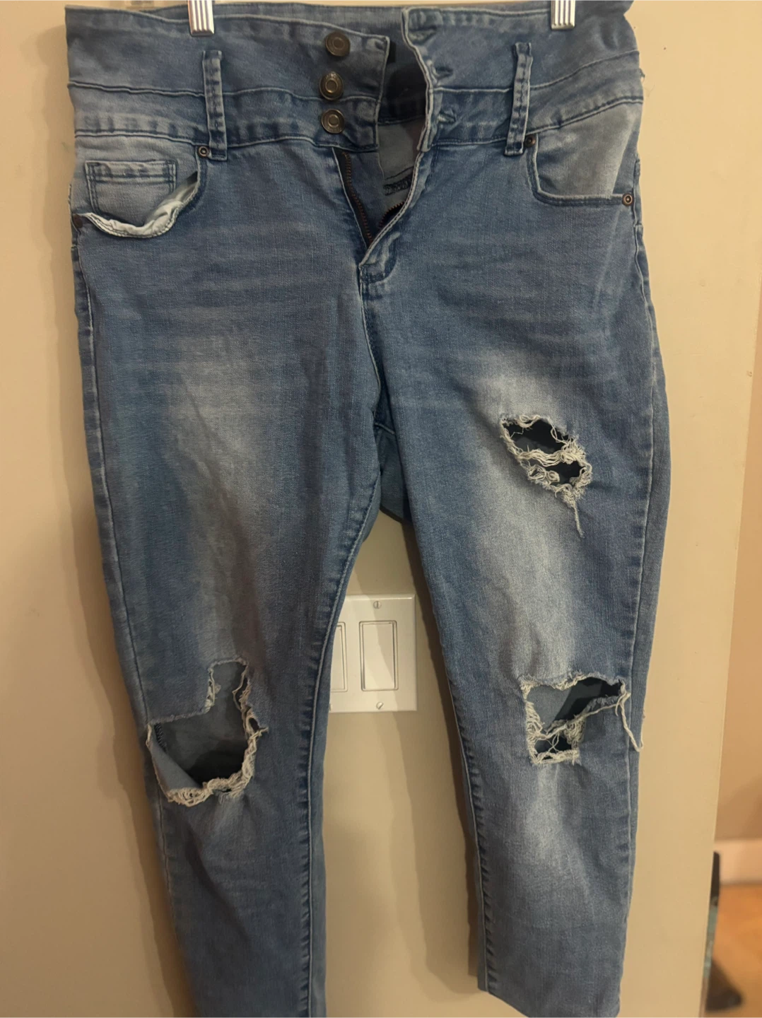 Blue Notes Distressed Jeans - Size 32 - photo 2