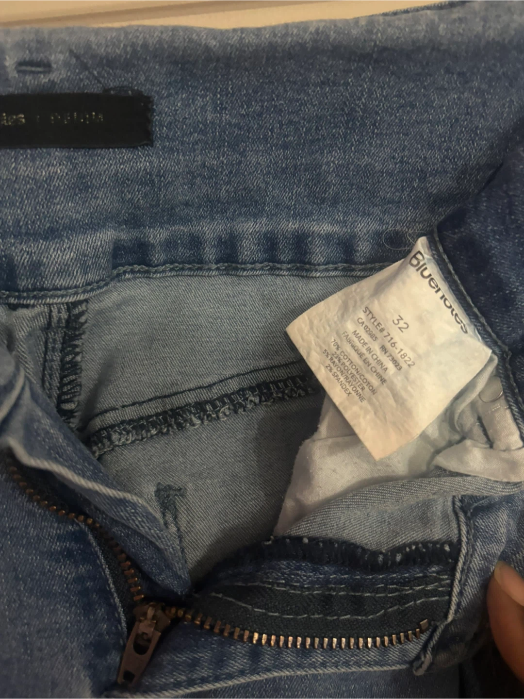 Blue Notes Distressed Jeans - Size 32 - photo 4