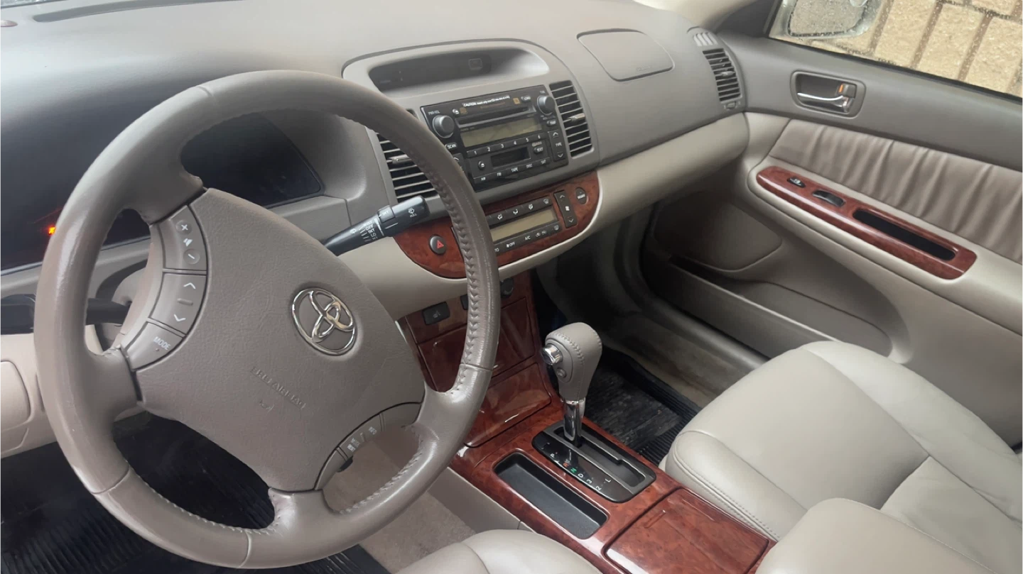 Toyota Camry Sedan - photo 4