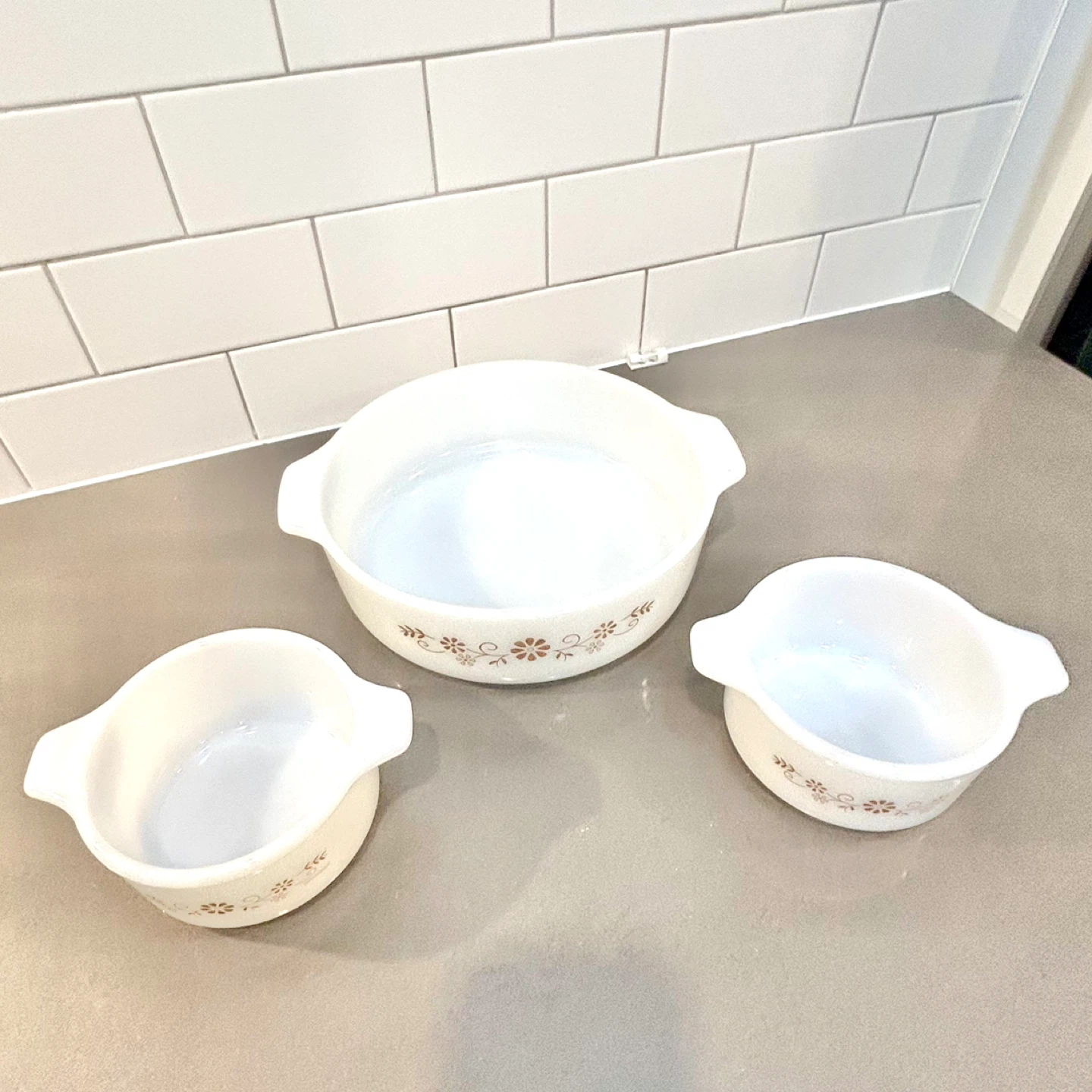 Vintage Milk Glass Casseroles Set of 3 + 1 Floral Matching Set - photo 5