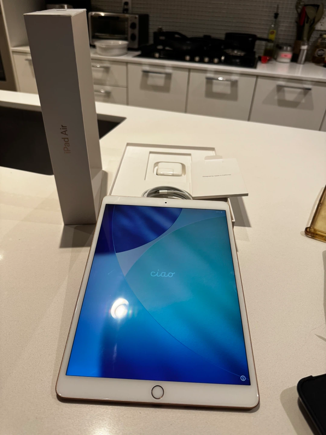 Apple iPad Air 3 Wi-Fi 256GB Gold in great condition